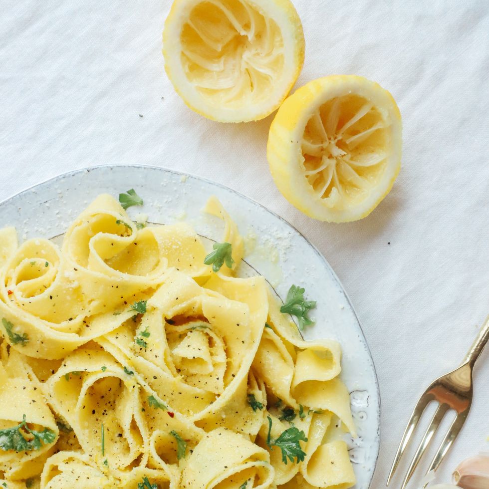 Zitronen-Rezepte: Zitronen-Pasta. Foto: Unsplash/ Kelsey Curtis