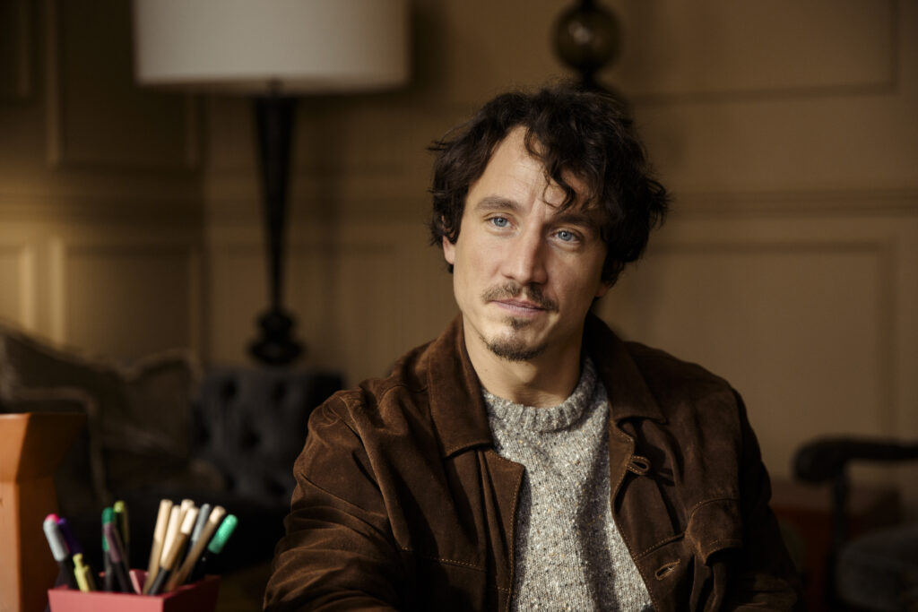 Die Liebeskuemmerer/The Heartbreak Agency. Laurence Rupp as Karl in The Heartbreak Agency. Cr. Courtesy of Netflix © 2023