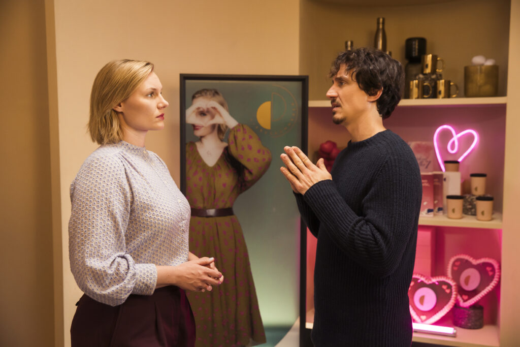 Die Liebeskuemmerer/The Heartbreak Agency. Rosalie Thomass as Maria, Laurence Rupp as Karl in The Heartbreak Agency. Cr. Courtesy of Netflix © 2023
