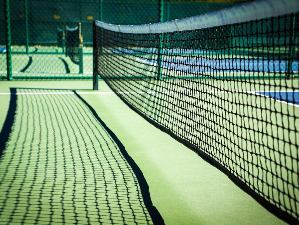 Pickleball kann man auf bdaminton-Plätzen spielen